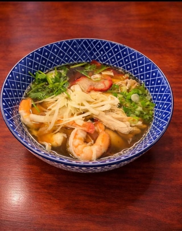 Seafood Egg Noodle / White Noodle.